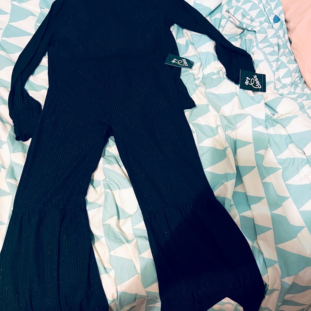 A cute set, includes cute long sleeve shirt with bellbottom pants, and sparkly.